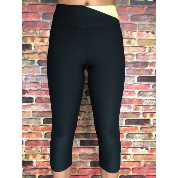 Nike Dri-Fit women’s capris - Picture 4 of 7